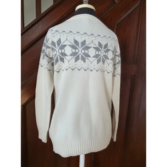 Woolrich White & Gray Nordic Snowflake Sweater Womens M Button Shoulder Knit - Picture 4 of 10